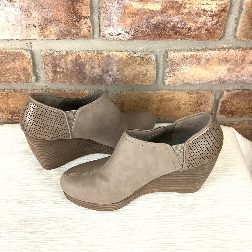 DR.SCHOLL’S “Harlow” Wedge Ankle Bootie